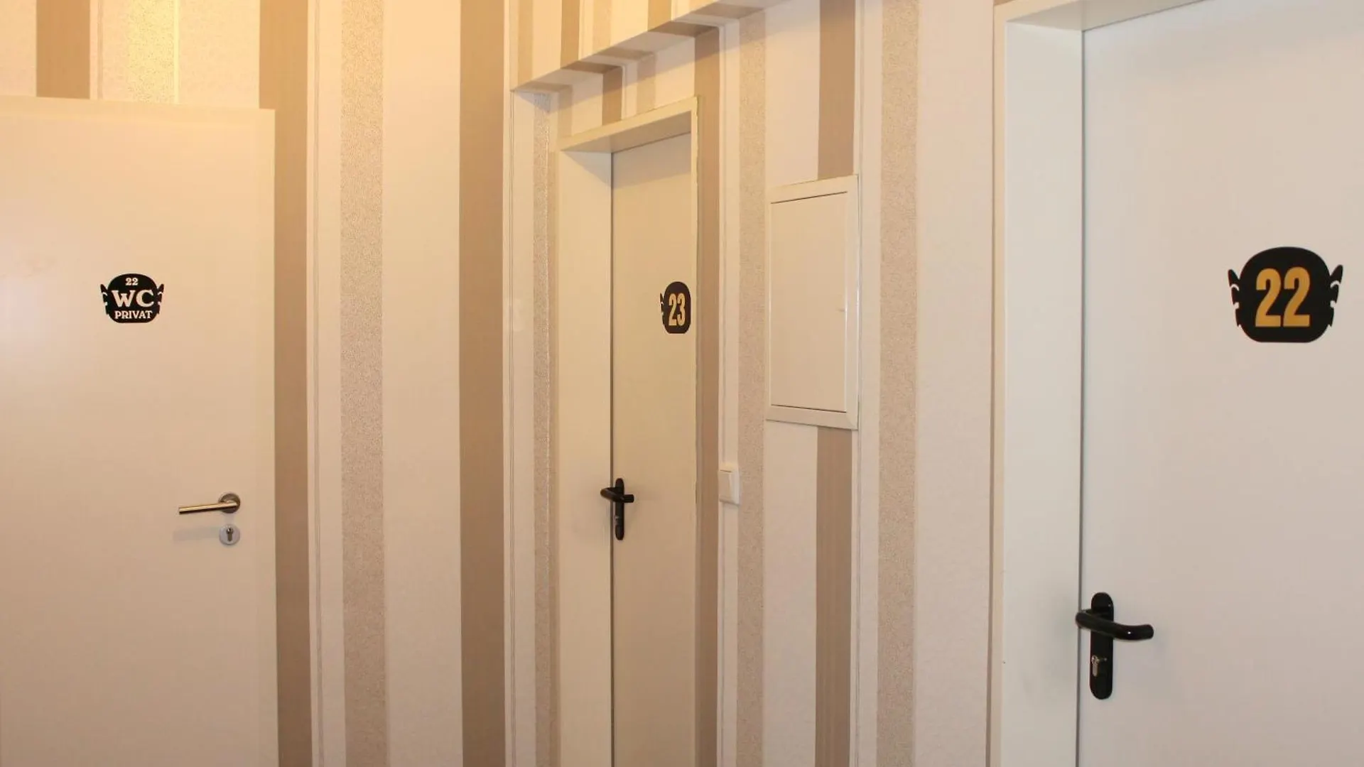 Hotel Famosa Дюссельдорф