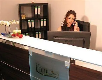 Hotel Famosa Дюссельдорф